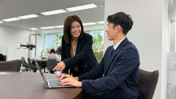 年次や部署に関係なく話しやすく、仕事で分からないことがあれば気軽に相談できる環境です。