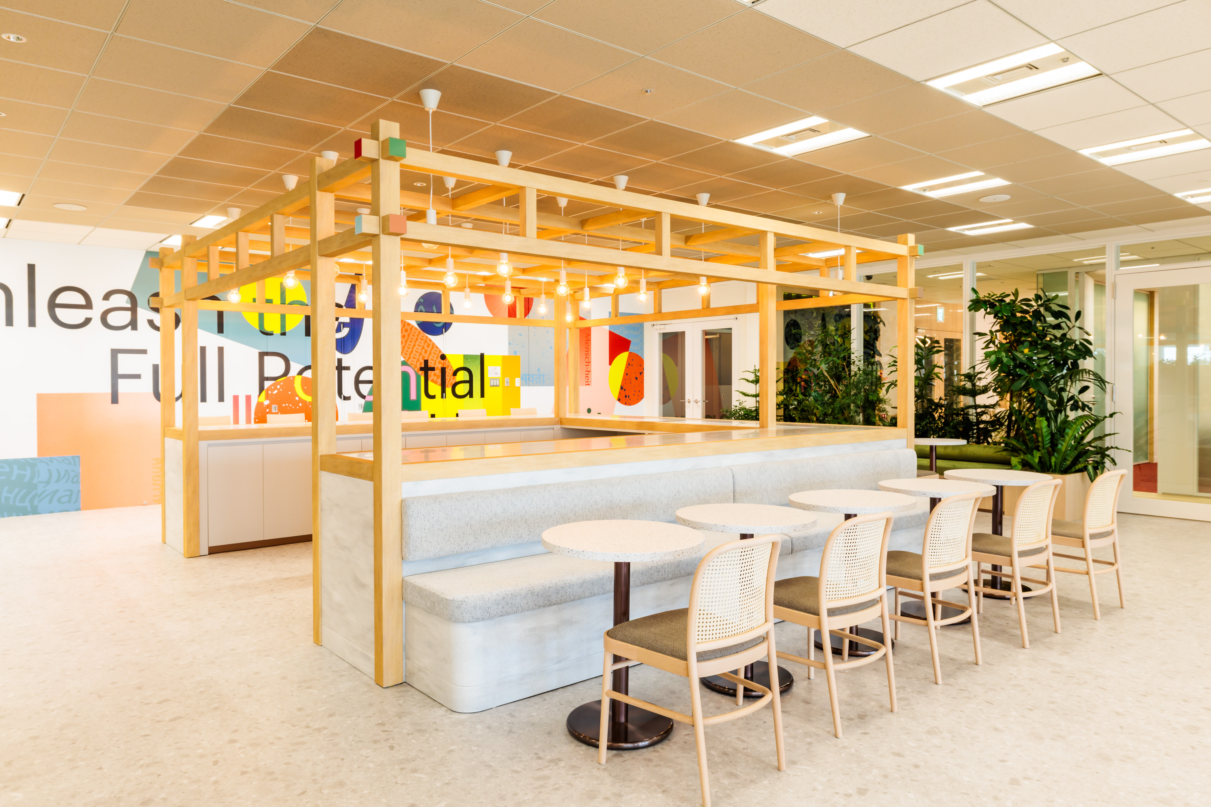 ハウテレビジョンのオフィス風景