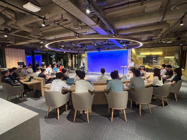 インキュベイトファンドのオフィス風景