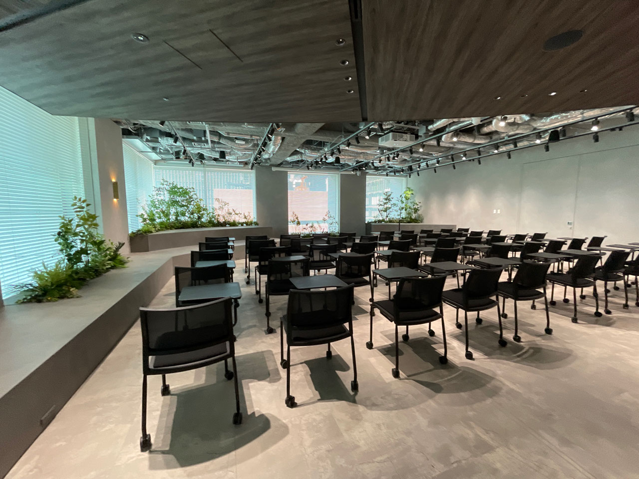 KPMGジャパンのオフィス風景