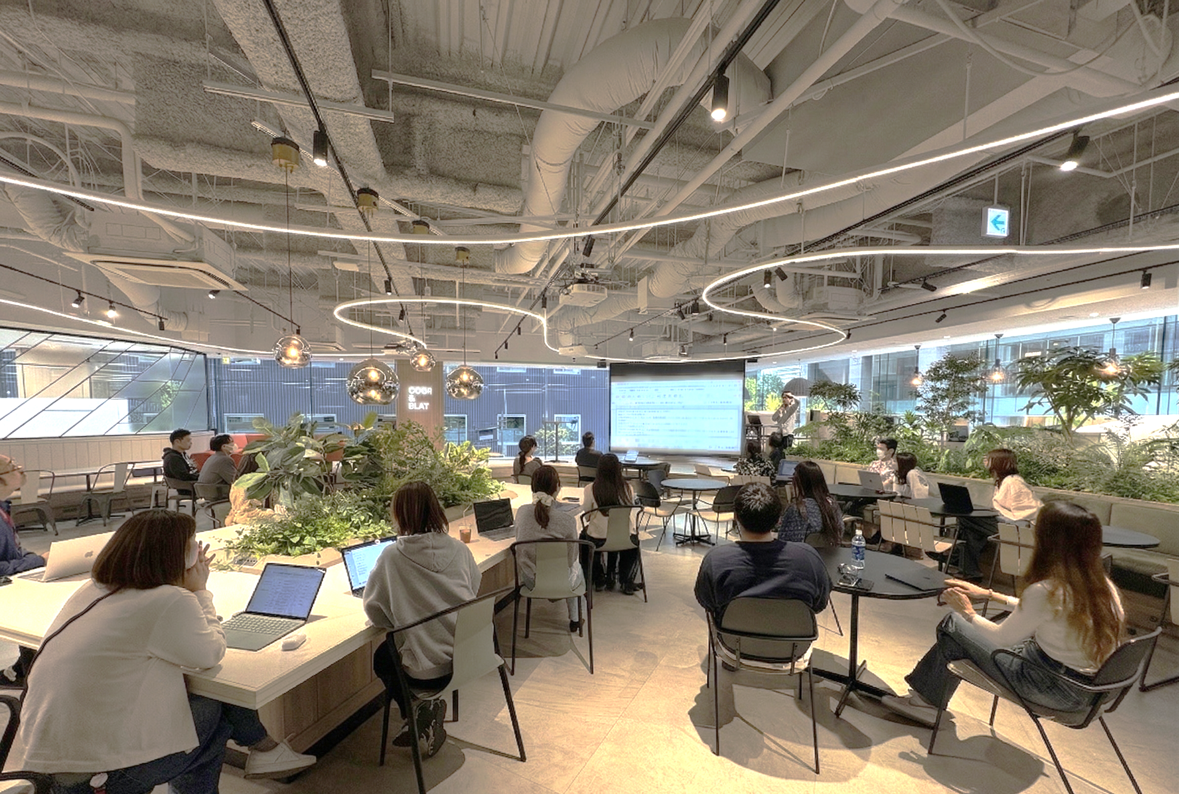 ユニークビジョン（エンジニア）のオフィス風景